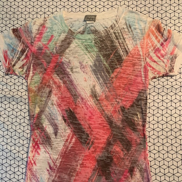 T Shirt Daytrip brand multi color. - Picture 1 of 3